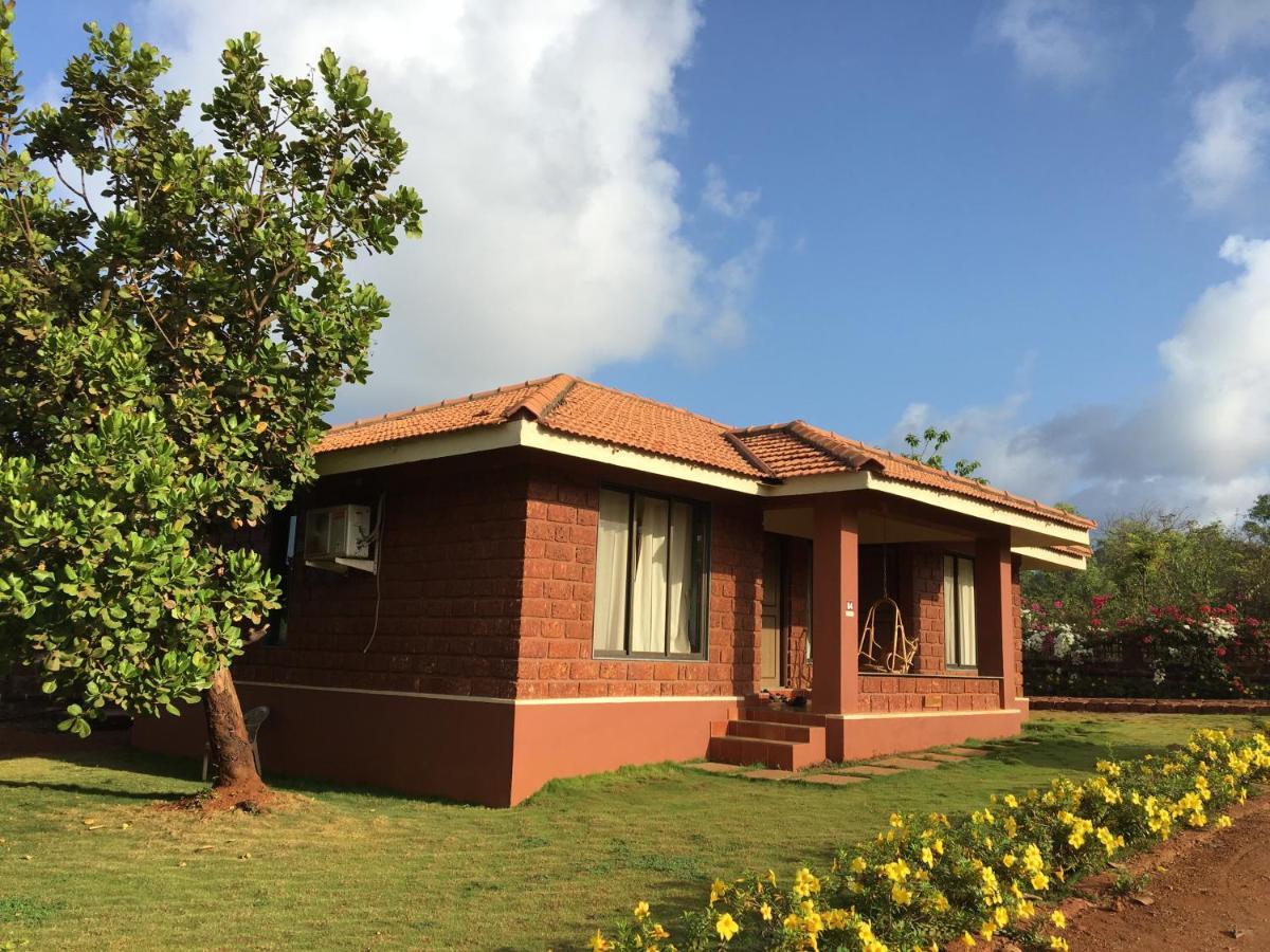 Regenta Resort Mango Village Guhagar Kudān Exterior foto