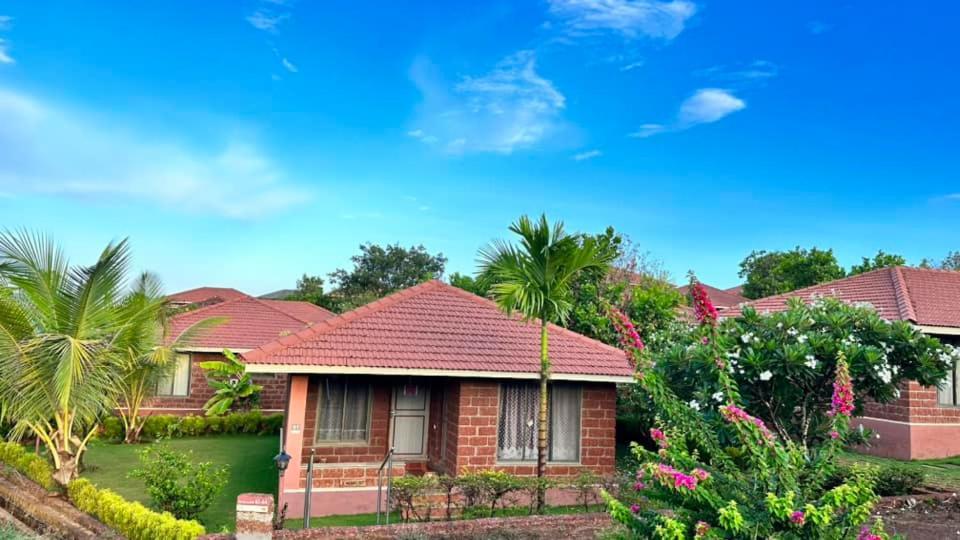 Regenta Resort Mango Village Guhagar Kudān Exterior foto